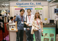 RF Cafe - Kirt & Melanie with Richard Song @ IMS 2009 - photo by GigaLane