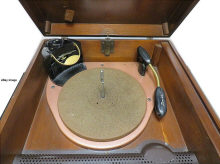 Zenith models 5R086 radio-phonograph (eBay image 3) - RF Cafe